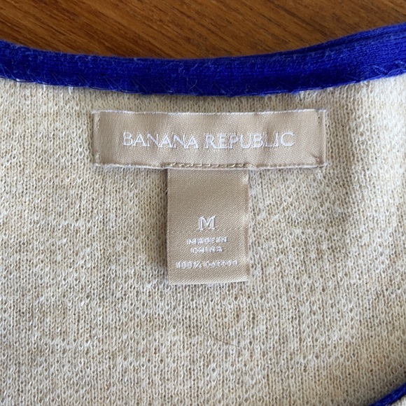 BR gorgeous beige cardigan w contrast color purple hem lining, ceramic buttons M - Picture 7 of 7